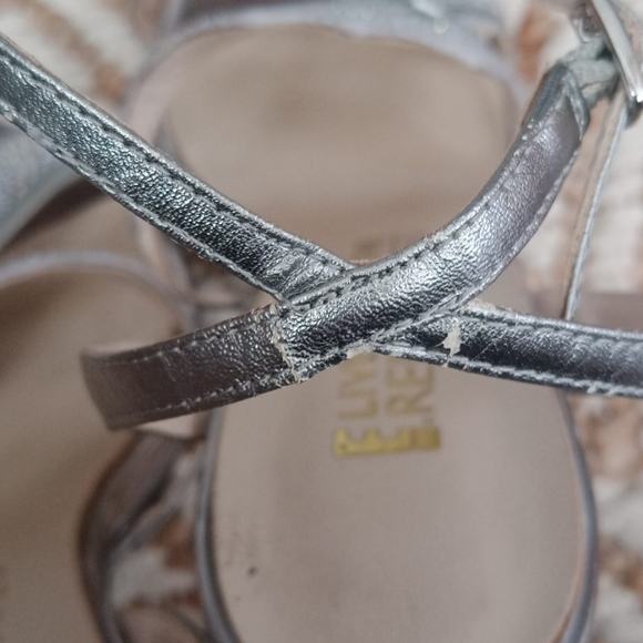 E !Live from the red carpet heels - Picture 15 of 16